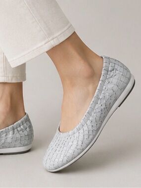 The Storehouse White Silver Croc Embossed Leather Ballet Flats Size 8